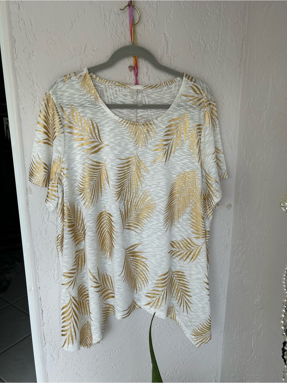 Relaxed White Tunic with Metallic Gold Palm Motif